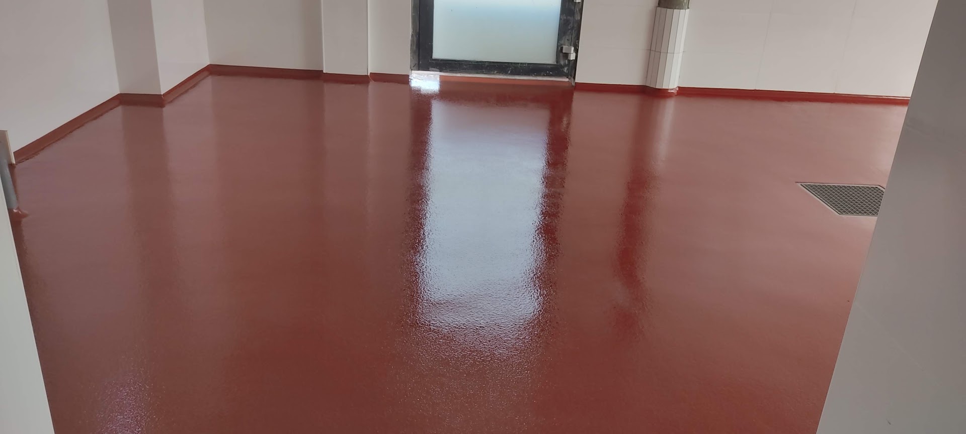 Application de résine sur sol